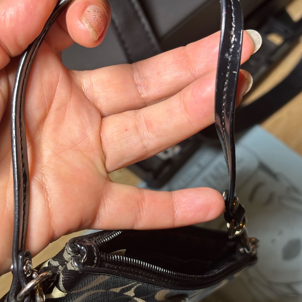 Coach wristlet - Picture 6 of 7